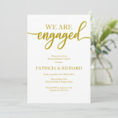 Elegant Gold Script Engagement Party Kaart (Staand voorkant)
