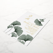 Elegant Gold Script Green Leaf Wedding Invitation Folie Uitnodiging (Gedraaid)
