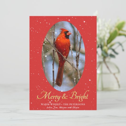 Elegant Gold Script Merry en Bright Festive Red Feestdagenkaart (Staand voorkant)
