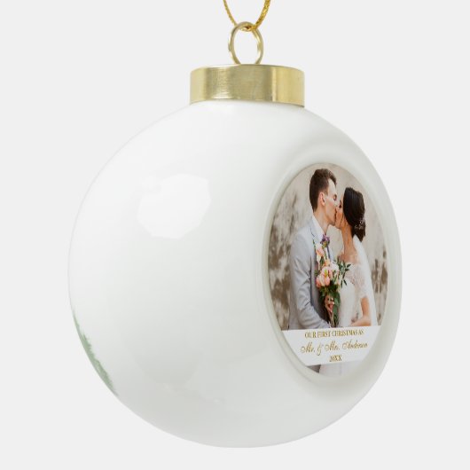Elegant Gold Script ons eerste kerstfeest Keramische Bal Ornament (Links)