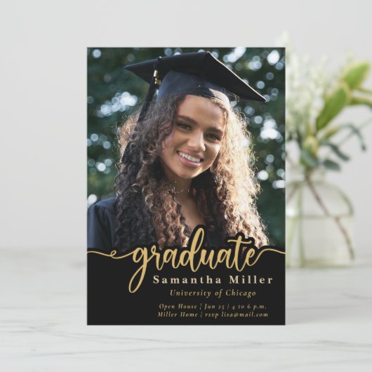 Elegant Gold Script Photo Afstuderen Invitation Kaart (Staand voorkant)