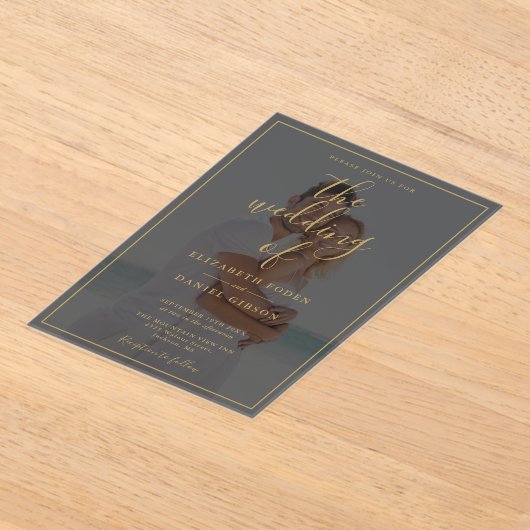 Elegant Gold Script Photo Wedding Acryl Uitnodigingen (Laagn)
