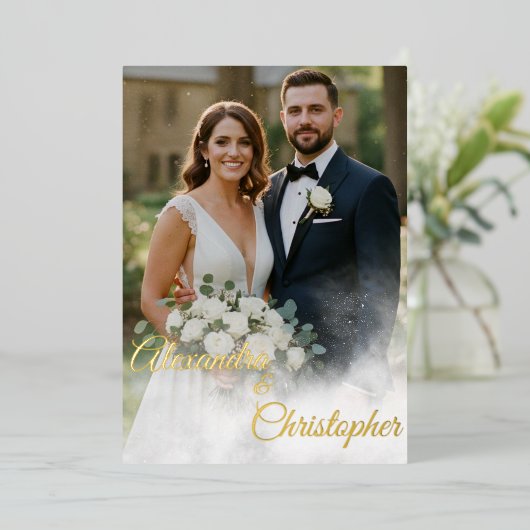 Elegant Gold Script Wedding Folie Uitnodiging (Staand Voorkant)