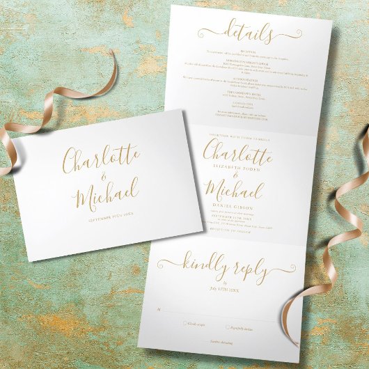 Elegant Gold Signature Script Monogram Weddenschap Drieluik Uitnodiging