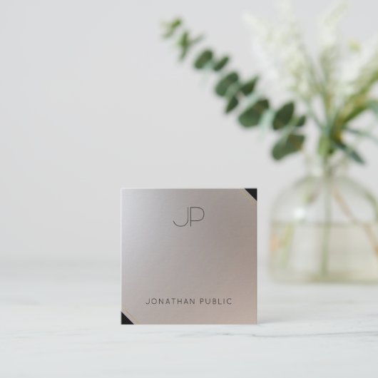 Elegant Gold Silver Monogram Moderne Sjabloon Luxe Vierkante Visitekaartje (Staand voorkant)