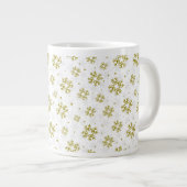 Elegant Gold Snowflake Winter Pattern Grote Koffiekop (Voorkant rechts)