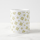 Elegant Gold Snowflake Winter Pattern Grote Koffiekop (Voorkant)