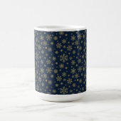 Elegant Gold Snowflake Winter Pattern Koffiemok (Center)