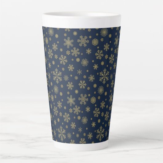 Elegant Gold Snowflake Winter Pattern Latte Mok (Voorkant)