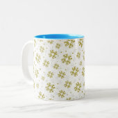 Elegant Gold Snowflake Winter Pattern Tweekleurige Koffiemok (Voorkant links)