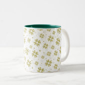 Elegant Gold Snowflake Winter Pattern Tweekleurige Koffiemok (Voorkant rechts)