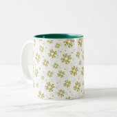 Elegant Gold Snowflake Winter Pattern Tweekleurige Koffiemok (Voorkant links)