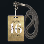 Elegant Gold Sweet 16 Birthday VIP Badge<br><div class="desc">Een slimme manier om je gasten uit te nodigen voor je zoete 16 verjaardagsfeestje. Deze aangepaste gouden, zoete 16 VIP-badge-uitnodigingen zijn er zeker van dat ze uw gasten onder de indruk brengen. Het ontwerp is voorzien van een faux gouden folie met een modern handgeschreven script. Pas de achterkant van deze...</div>