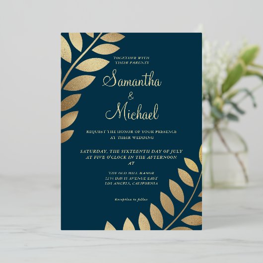 Elegant Gold Tropical Leaves Photo Wedding Real Folie Uitnodiging (Staand Voorkant)