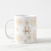 Elegant Gold Winter Geëerd Snowflake Monogram Koffiemok (Links)