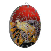 ELEGANT GOLD YELLOW PEACOCK IN RED DARTBORD (Voorkant Links)
