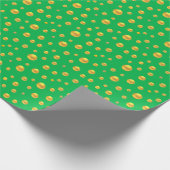 Elegant Golden Confetti over Groen Cadeaupapier (Hoek)