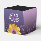 Elegant Golden Daisies met Paarse Glitter Wedding Bedankdoosjes (Achterkant)