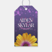 Elegant Golden Daisies met Paarse Glitter Wedding Cadeaulabel (Voorkant)