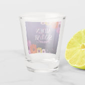 Elegant Golden Daisies met Paarse Glitter Wedding Shot Glas (Achterkant)