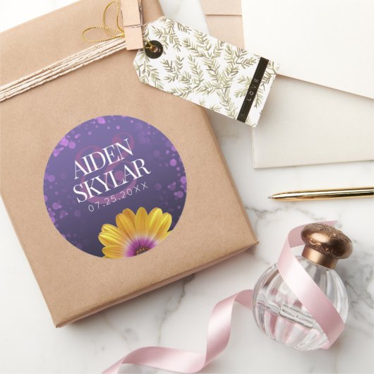 Elegant Golden Daisy met Paarse Glitter Wedding Ronde Sticker (Geschenken)