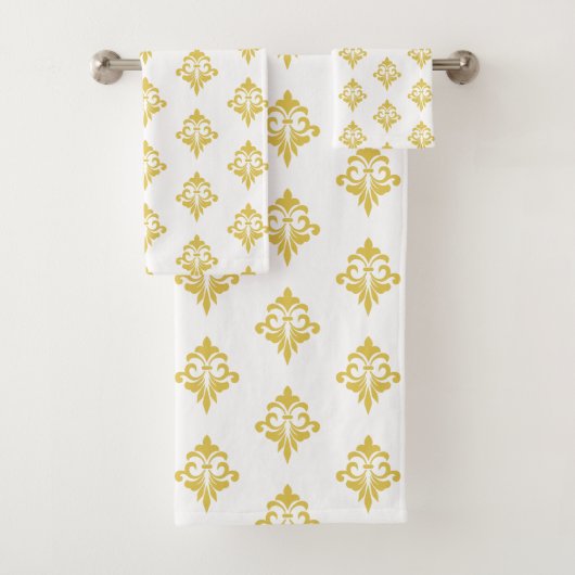 Elegant Golden Fleur de Lis Pattern on White Bad Handdoek (Insitu)