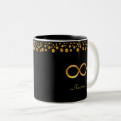 Elegant Golden Infinity Symbool & Confetti op zwar Tweekleurige Koffiemok (Voorkant rechts)