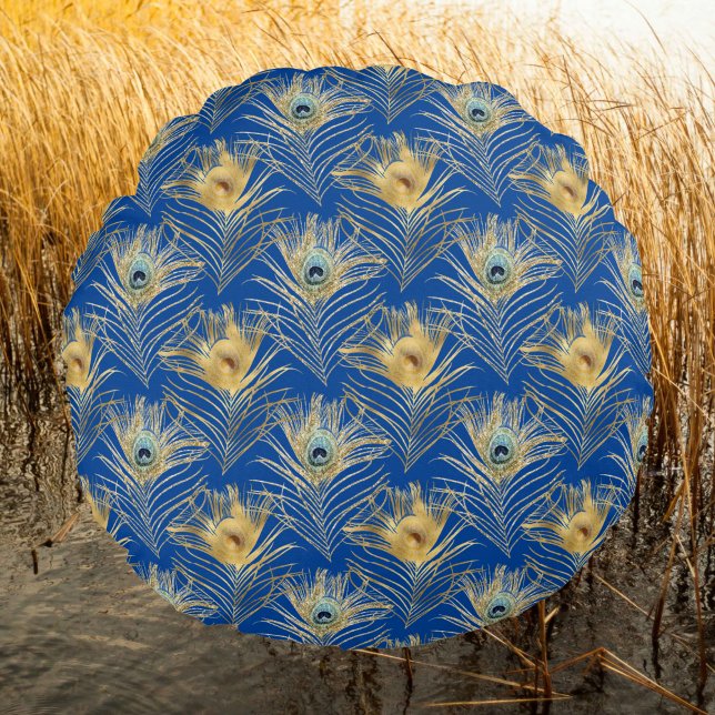 Elegant Golden Peacock Feathers op Royal Blue Rond Kussen (Creator heeft geüpload)