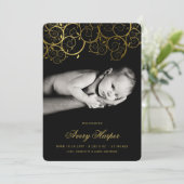 Elegant Golden Spirals Moderne Nieuwe Baby Foto ge Aankondiging (Staand voorkant)