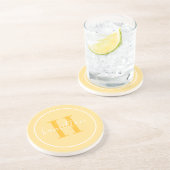 Elegant Golden Yellow Custom Monogram Initiaal Zandsteen Onderzetter (Zijkant)