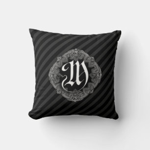 Elegant Gothic Initiaal M Sierkussen