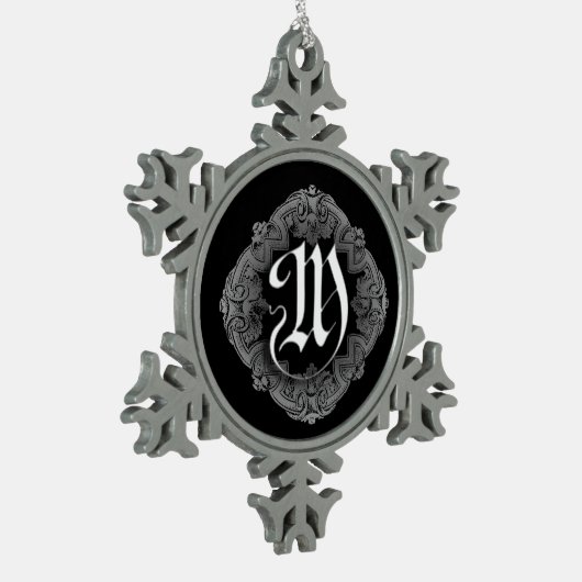Elegant Gothic Initiaal M Snowflake Ornament (Links)