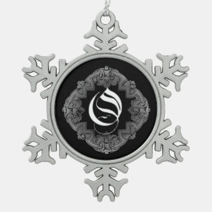 Elegant Gothic Initiaal O Snowflake Ornament