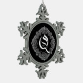 Elegant Gothic Initiaal Q Snowflake Ornament (Links)