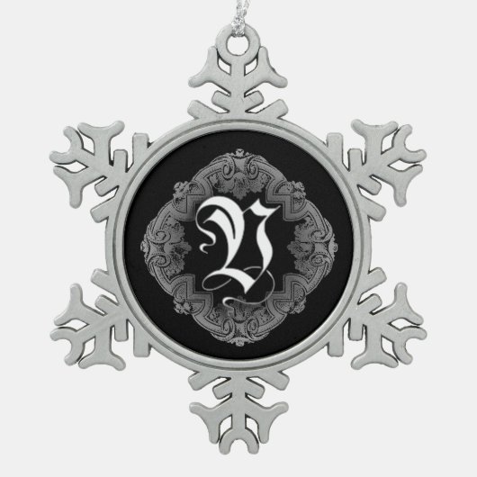 Elegant Gothic Initiaal V Snowflake Ornament (Voorkant)