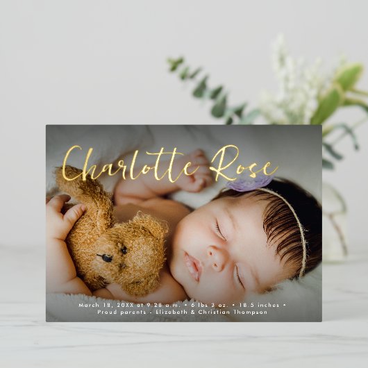 Elegant Goud Baby Meisje Foto Aangepaste Geboorte Folie Feestdagenkaart (Staand Voorkant)