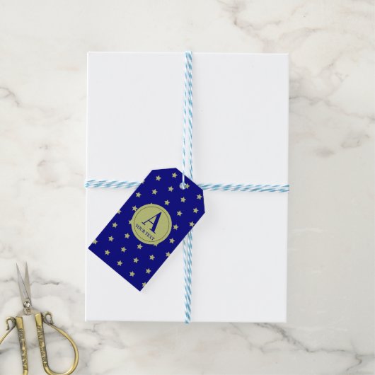 Elegant goud & blauwe sterrenpatroon monogram cadeaulabel (Met Touw)