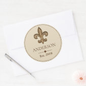 Elegant Goud Fleur de Lis & Familienaam Ronde Sticker (Envelop)