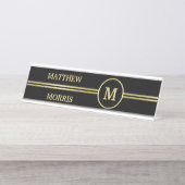 Elegant goud Gepersonaliseerd monogram op zwart Bureau Naambordje (Voorkant)