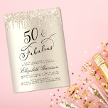 Elegant Goud Glitter Virtual 50e Verjaardagsfeest Kaart<br><div class="desc">Vier haar 50-jarige glans met een elegante gouden glitter verjaardagsfeestuitnodiging Maak kennis 🎂 🥂 elegante en chique gepersonaliseerde 50ste virtual birthday party uitnodiging met "50 & Fabulous" geschreven in een stijlvol script tegen een champagne gouden faux folie achtergrond, met gouden faux glitter druppelen van de top. U kunt personaliseren met...</div>