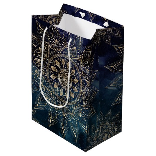 Elegant Goud Mandala Blauw Galaxy Medium Cadeauzakje (Voorkant Gekanteld)