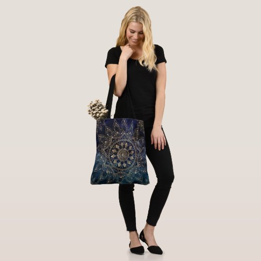 Elegant Goud Mandala Blauw Galaxy Tote Bag (Op model)