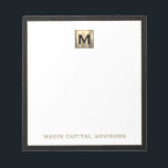 Elegant Goud Monogram Initiaal Logo Notitieblok<br><div class="desc">Verhoog uw financiële planning en vermogensbeheer met ons Elegant Gold Monogram Initiaal Logo Notitieblok. Dit notitieblok is tot in de puntjes gemaakt en toont een geborsteld gouden monogram initiaal embleem, dat professionaliteit en verfijning uitstraalt. Of het nu gaat om het noteren van strategieën, vergadernotities of klantinzichten, dit notitieblok voegt een...</div>
