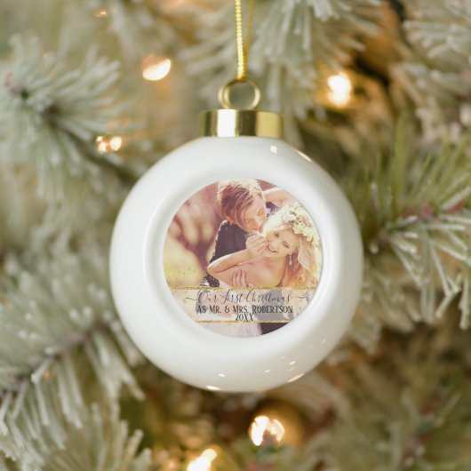 Elegant goud Onze eerste kerst Mr. n Mrs. Foto Keramische Bal Ornament (Boom)