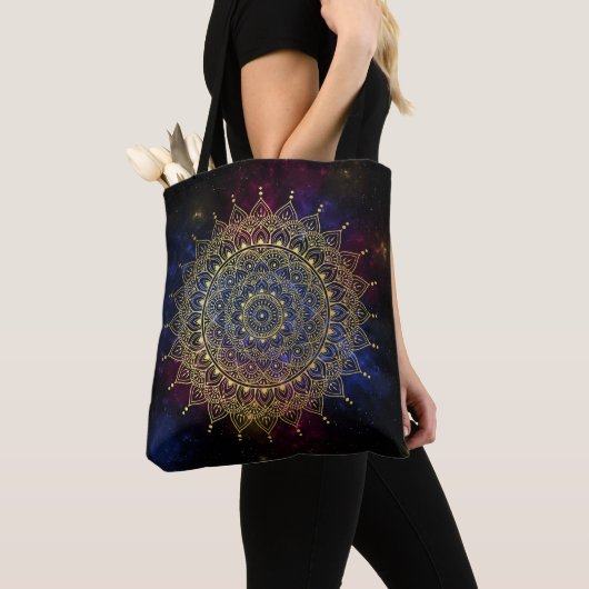 Elegant goud op donkere nevel Bloemen Henna Mandal Tote Bag (Dichtbij)