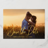 Elegant Goud Script | Foto Overlay De datum opslaa Folie Uitnodiging (Voorkant)