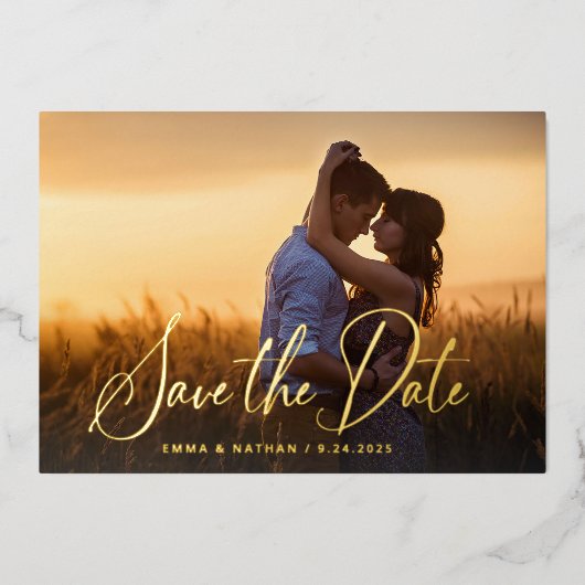Elegant Goud Script | Foto Overlay De datum opslaa Folie Uitnodiging (Voorkant)