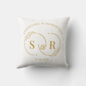 Elegant Goud Script Modern Monogram Bruiloft Gift Kussen (Achterkant)