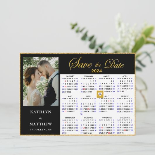 Elegant Goud Script op Zwarte Foto 2024 Kalender Save The Date (Staand voorkant)