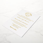Elegant goud wit Monogram Crest Modern Katholiek Folie Uitnodiging (Gedraaid)